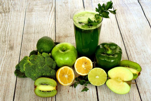 Smoothie z čerstvého ovoce a zeleniny je skvělým pomocníkem při detoxikaci organismu | foto: Pixabay