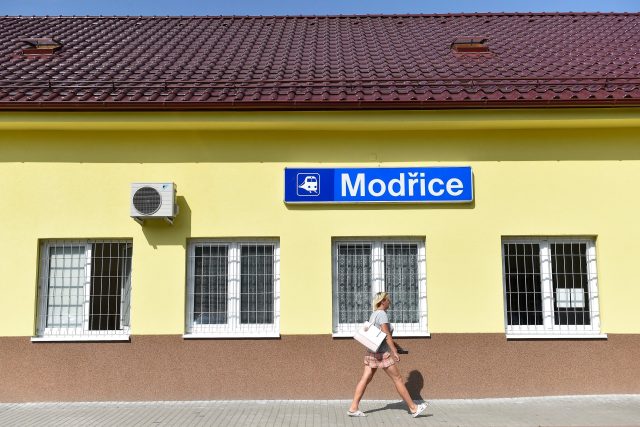 Nádražní budova v Modřicích | foto: Václav Šálek,  ČTK