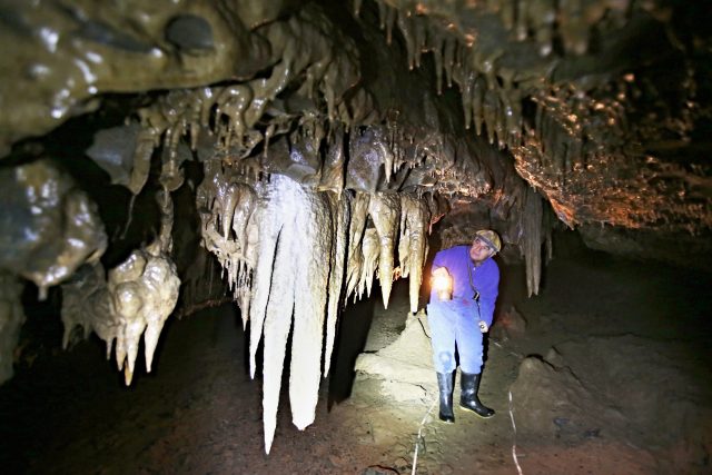 Amatérská jeskyně a jeden z objevitelů Bohuslav Koutecký | foto: Anna Vavríková,  MAFRA / Profimedia