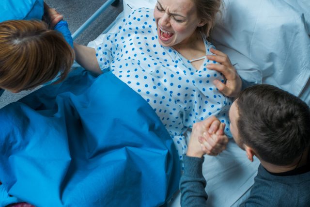 porod,  bolest,  žena rodí | foto: Shutterstock