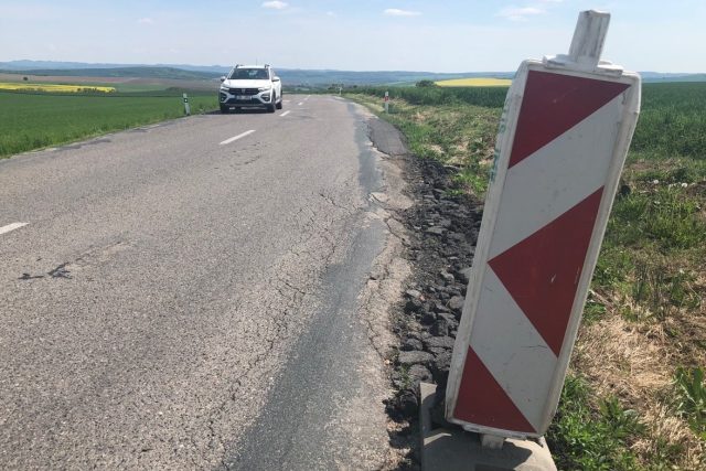 Poničená silnice mezi Bohdalicemi a Nesovicemi na Vyškovsku | foto: Vlasta Gajdošíková,  Český rozhlas