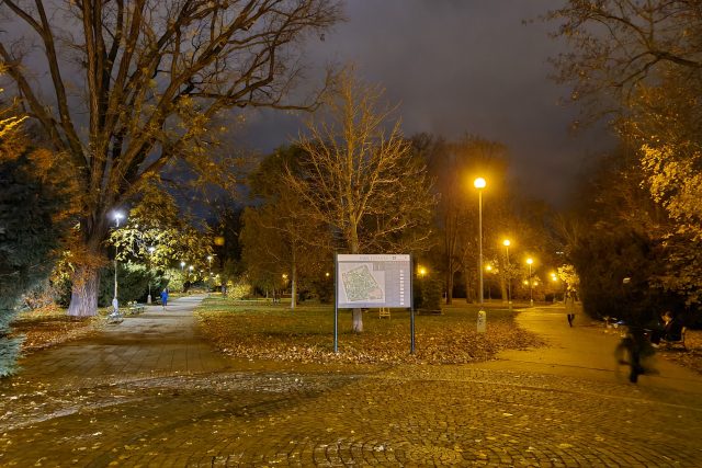 Světelná stezka v parku v Lužánkách | foto: Tomáš Kremr,  Český rozhlas