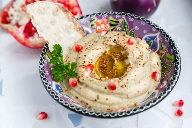 Baba ghanoush je pokrm z pečeného lilku | foto: Profimedia