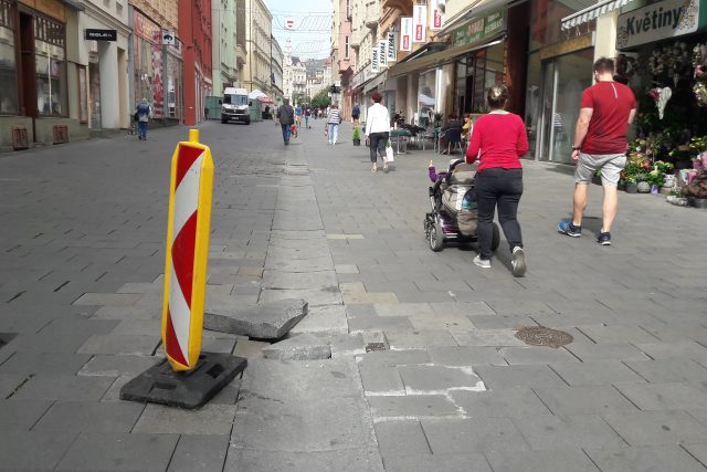 Rozbitá ulice v historickém centru Brna | foto: Tomáš Kremr,  Český rozhlas
