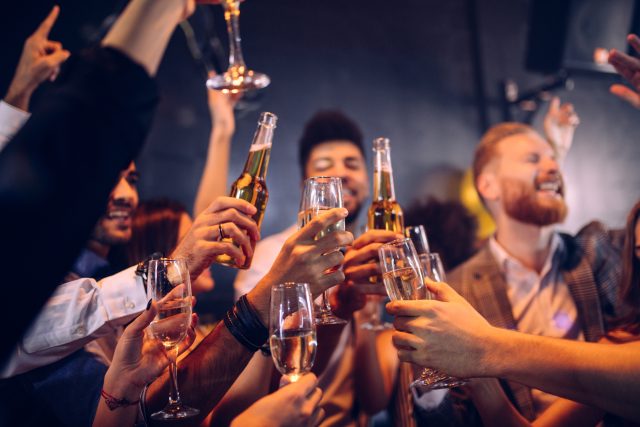 Nejškodlivější je podle studie alkohol pro muže od 15 do 39 let  (ilustrační foto) | foto: Shutterstock