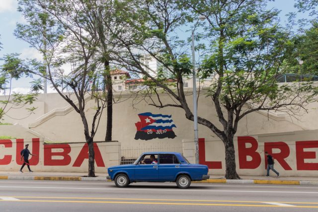 Nápis Cuba Libre na kubánské zdi | foto: Yerson Olivares,  Fotobanka Unsplash,  Licence Unsplash