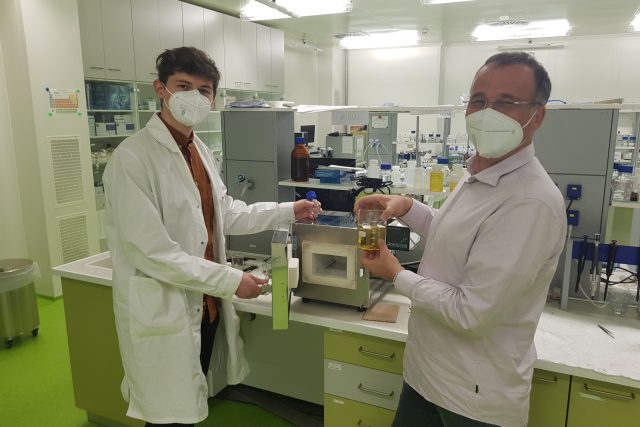 Brněnští vědci vyvíjí miniaturní roboty ve velikosti bakterie | foto: Ivana Chatrná,  Český rozhlas