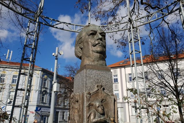 Pomník Jiřího Trnky na Mikulášském náměstí v Plzni | foto: Lukáš Milota,  Český rozhlas