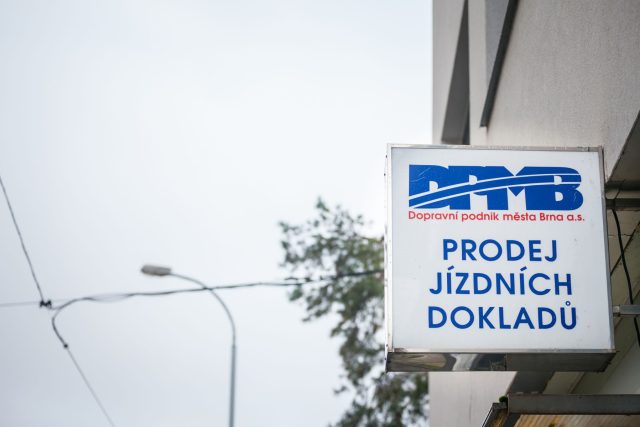 Prodej jízdních dokladů,  Brno | foto: Profimedia