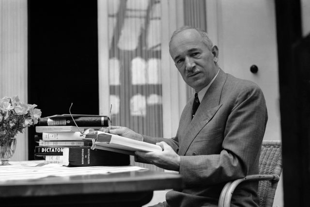 Edvard Beneš ve své kanceláři v Londýně  (20. července 1939) | foto: ČTK / AP