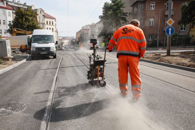 Brně dokončují tramvajovou trať a rekonstrukci Lesnické ulice | foto: Monika Hlaváčová