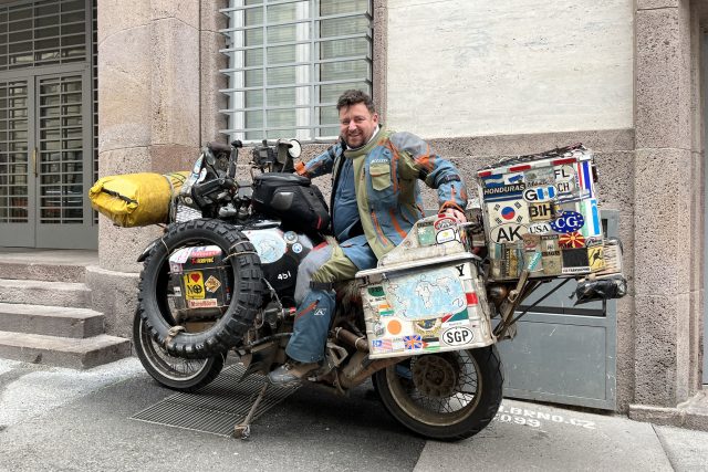Igor Brezovar se svou půltunovou motorkou | foto: Ludmila Opltová,  Český rozhlas