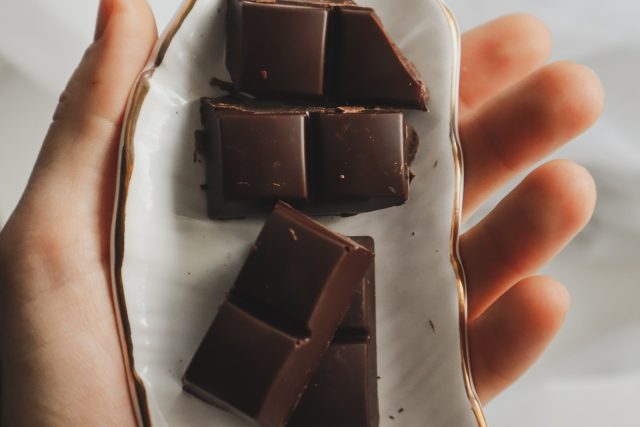 Výrobce čokolád svazují jasně daná pravidla | foto:  Taisiia Shestopal,  Fotobanka Unsplash
