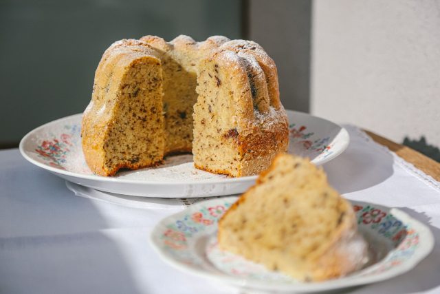 Prezidentská bábovka od Ludmily Šmídové je vláčná a plná ořechů a čokolády