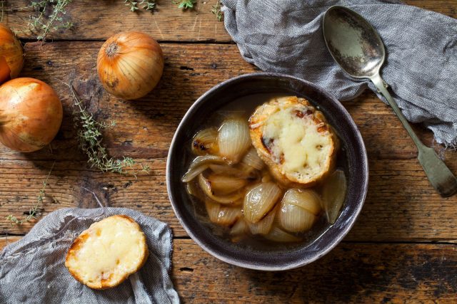 Poctivá cibulačka na zahřátí!  (ilustrační foto) | foto: Profimedia