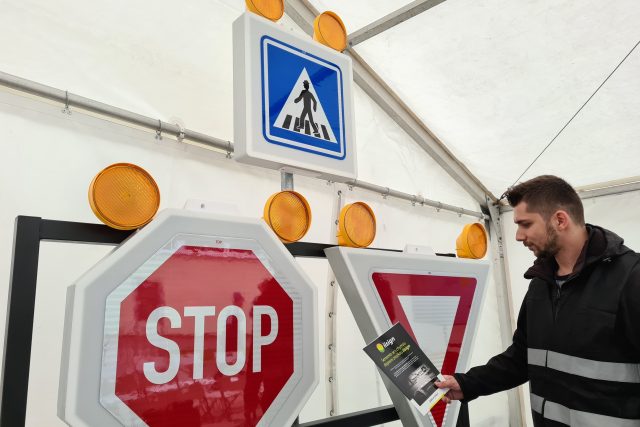 Brno vyzkouší nové výstražné dopravní značky u přechodů pro chodce | foto: Tomáš Kremr,  Český rozhlas