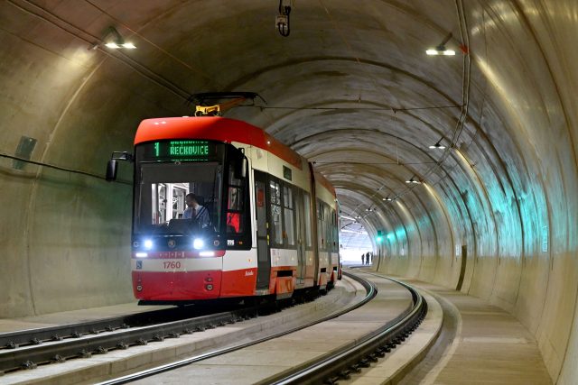 Slavnostní otevření tramvajového tunelu v Žabovřeské ulici v dubnu 2023 | foto: Václav Šálek,  ČTK