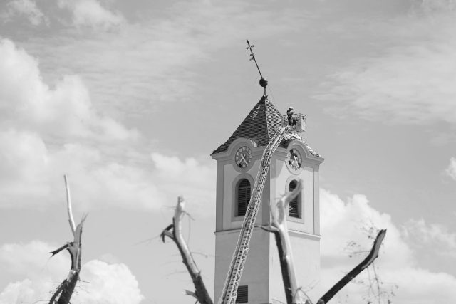 Poničený kostel v Moravské Nové Vsi | foto: Anna Vavríková,  MAFRA / Profimedia