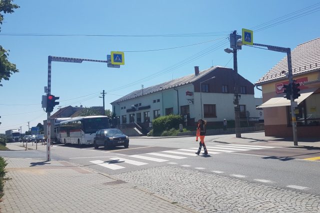 Semafor je u přechodu v Lipůvce stále jen dočasně | foto: Alena Hesová,  Český rozhlas