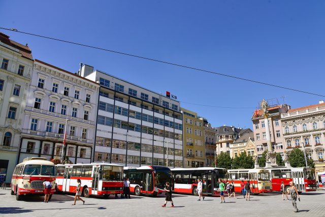 Dopravní nostalgie,  připomínka 90. výročí zahájení městské autobusové dopravy v Brně | foto: Igor Šefr,  ČTK