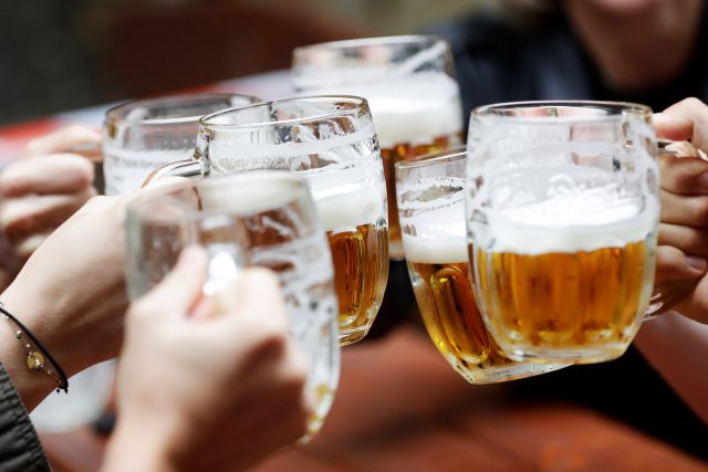 V čem spočívá zásadní umění v načepování piva? | foto: David W. Černý,  Reuters