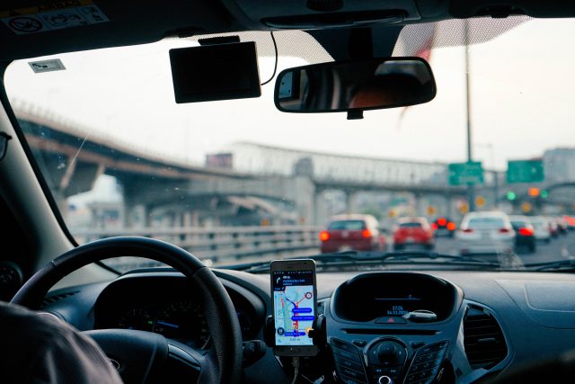 Uber oznámil,  že je otevřený dialogu se zástupci města o návratu do Brna | foto: Dan Gold,  Fotobanka Unsplash,  CC0 1.0