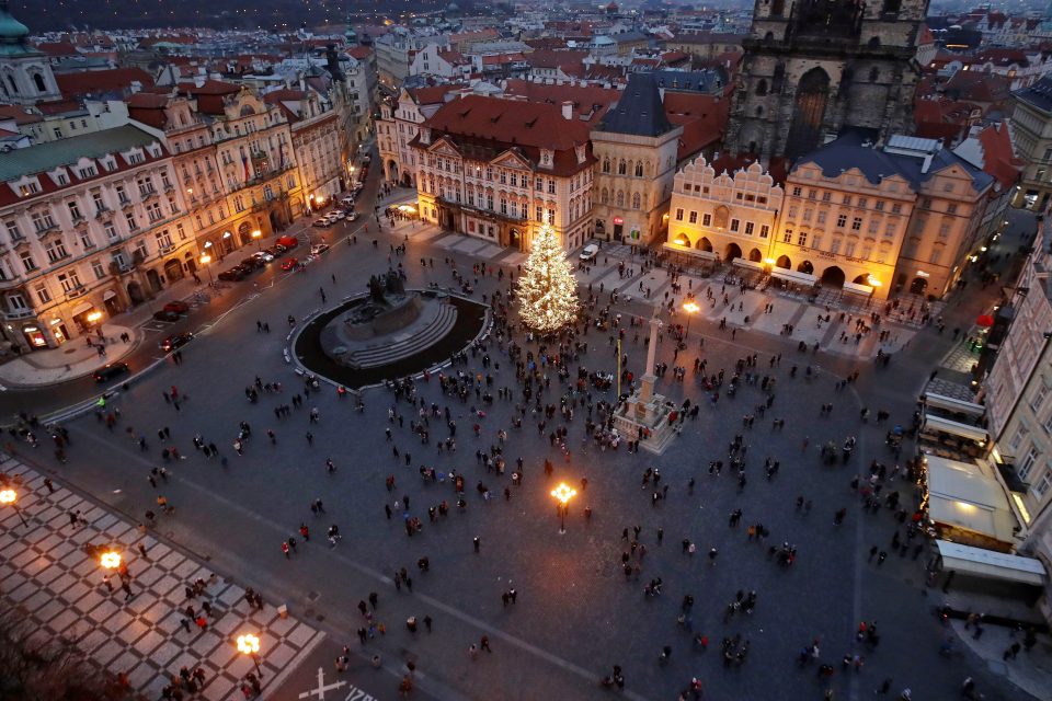 Staroměstské náměstí bez adventních trhů. | foto: David W Černý,  Reuters